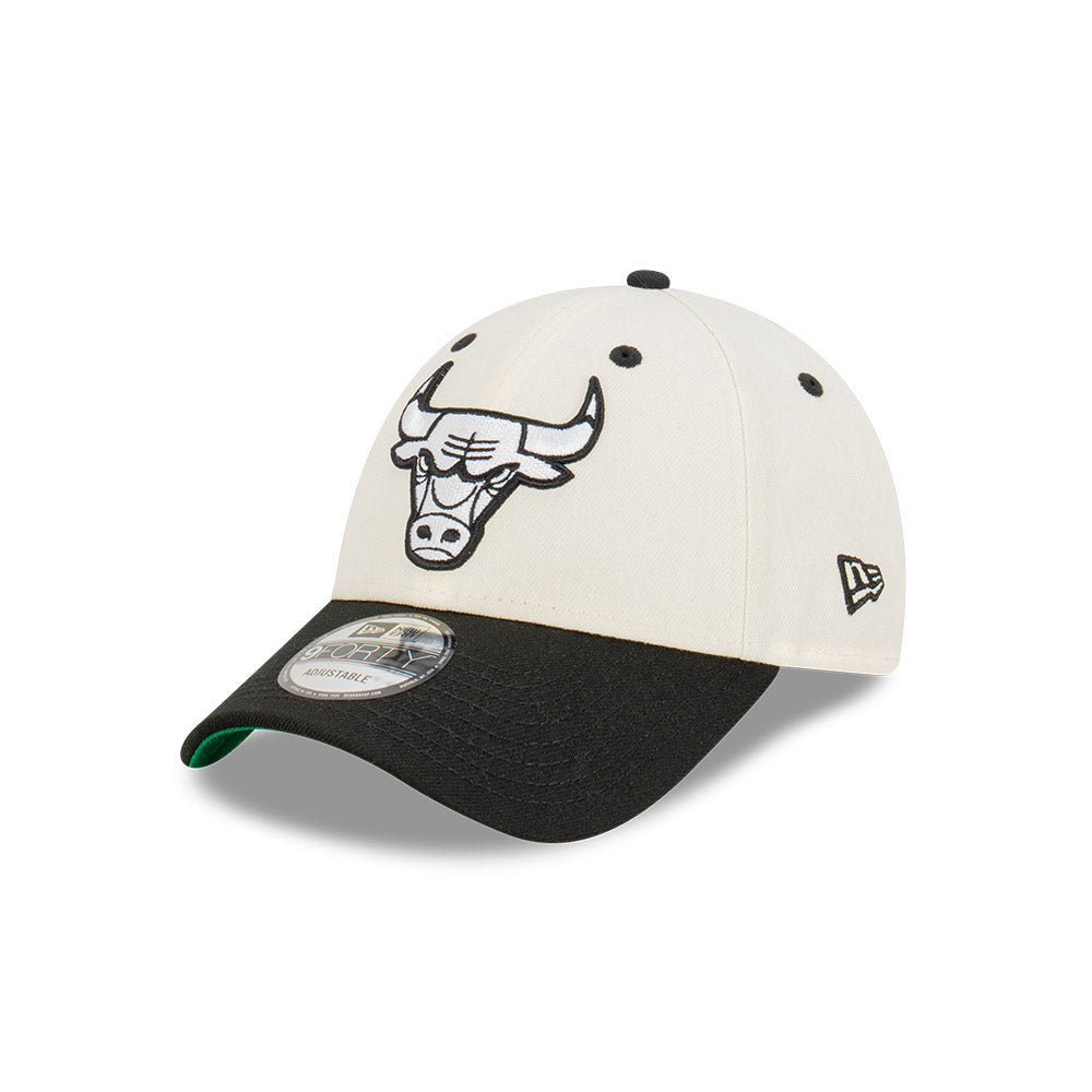 Chicago Bulls Hat - Chrome White & Black 9Forty NBA Snapback - New Era