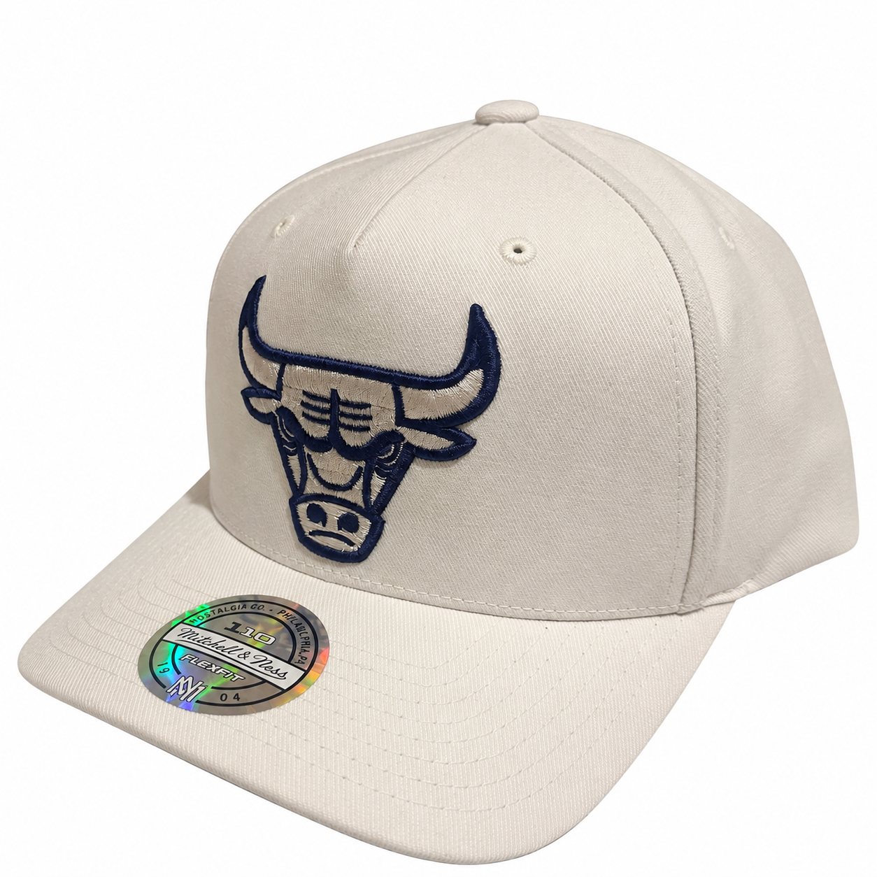 Chicago Bulls Hat - Cream White Navy 110 Flexfit NBA Basketball Snapback Cap - Mitchell & Ness