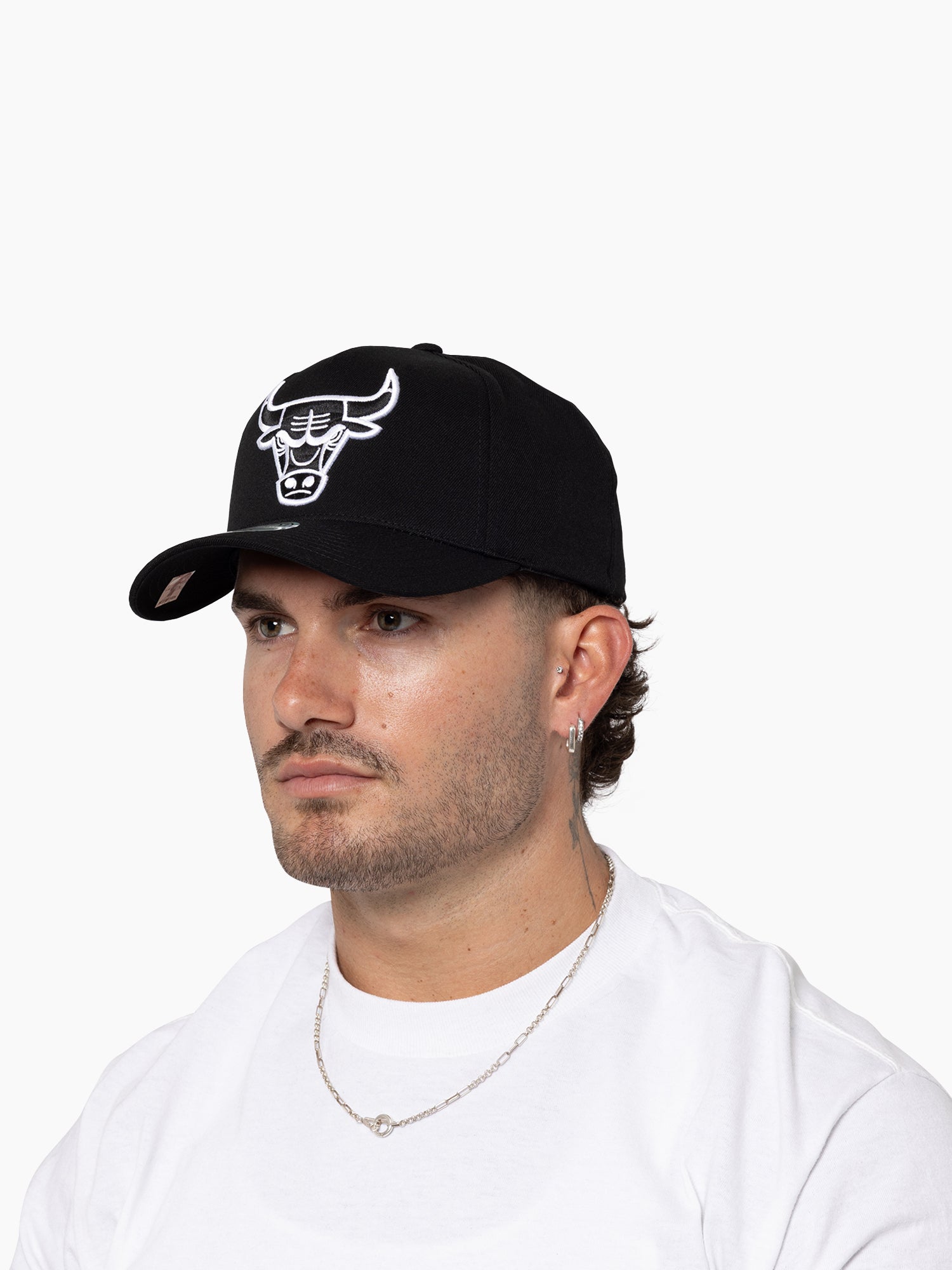 Chicago Bulls Hat - Black And White NBA Basketball Snapback Cap - Mitchell & Ness