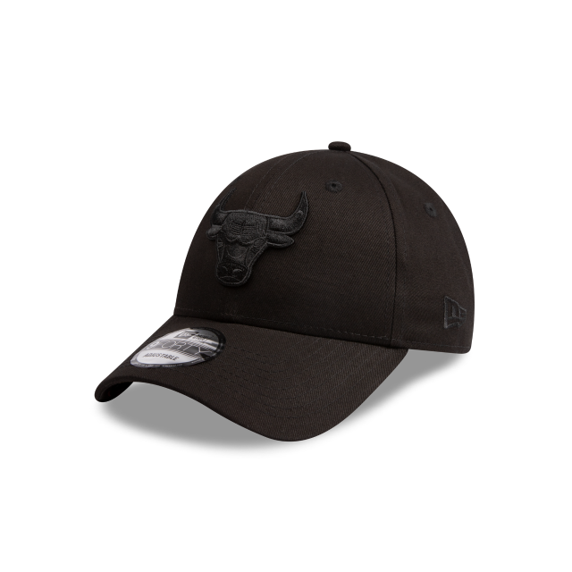 Chicago Bulls Hat - Black on Black NBA 9Forty Strapback Cap - New Era