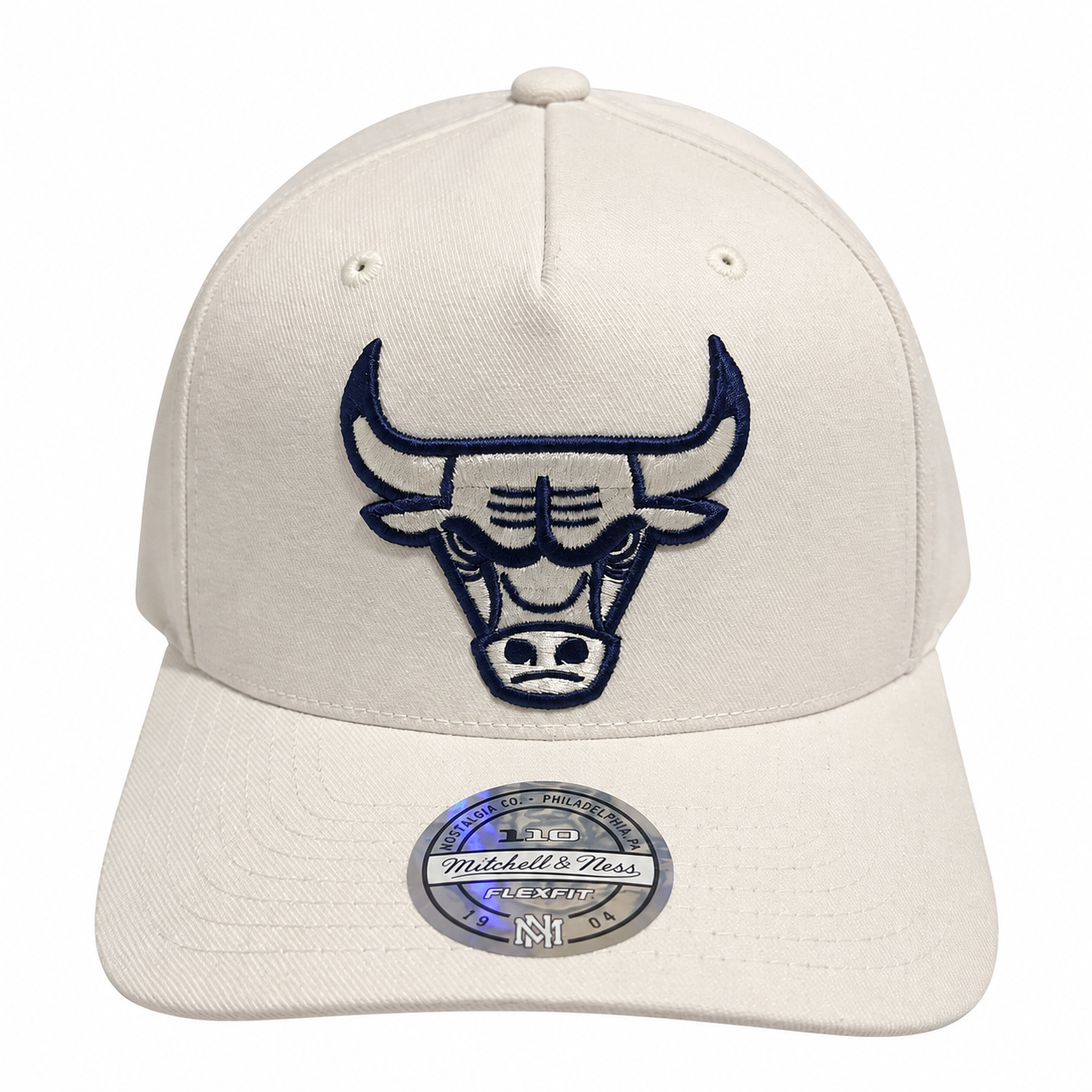 Chicago Bulls Hat - Cream White Navy 110 Flexfit NBA Basketball Snapback Cap - Mitchell & Ness