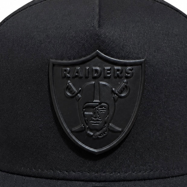 Las Vegas Raiders Hat - Black on Black Metal Badge Best of Archive 9Forty A-Frame NFL Snapback Cap - New Era