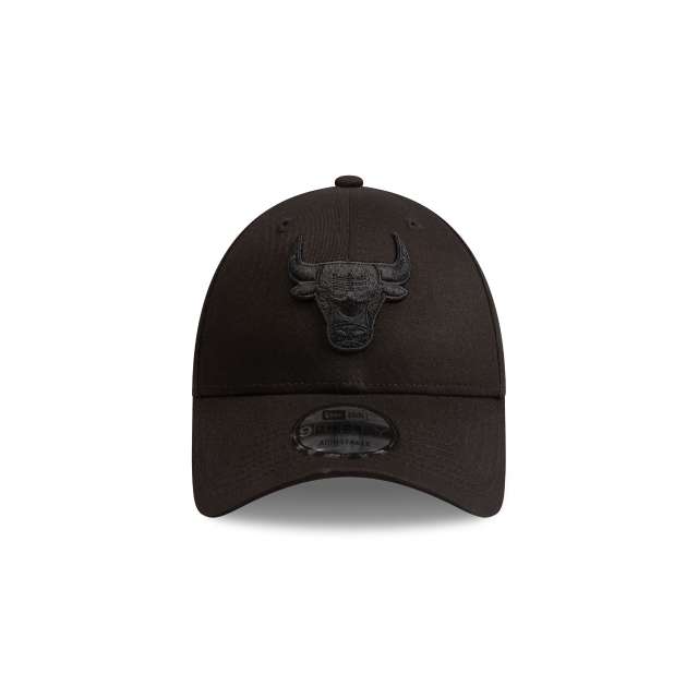 Chicago Bulls Hat - Black on Black NBA 9Forty Strapback Cap - New Era