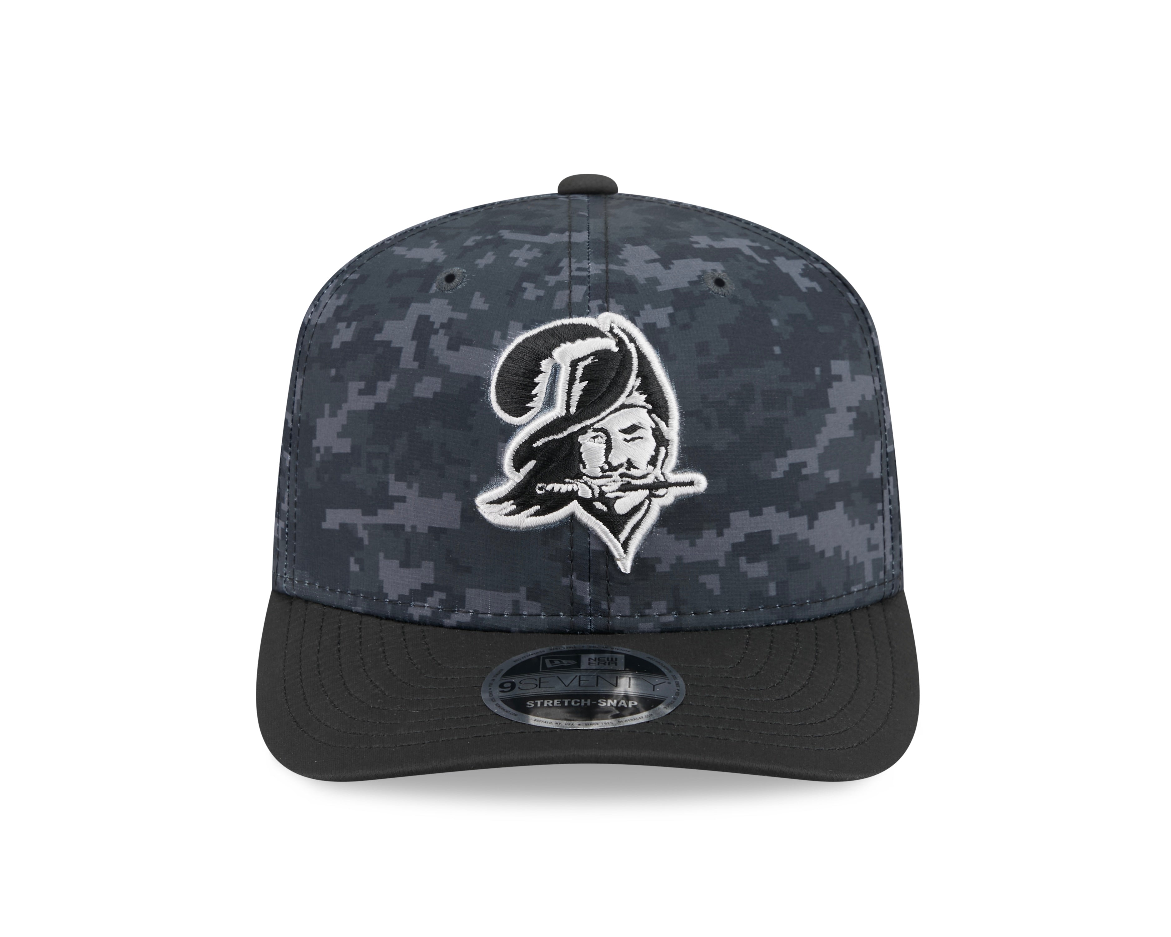 Tampa Bay Buccaneers Hat - Dark Camo Salute To Service NFL 9Seventy Adjustable Stretch Snapback Cap - New Era