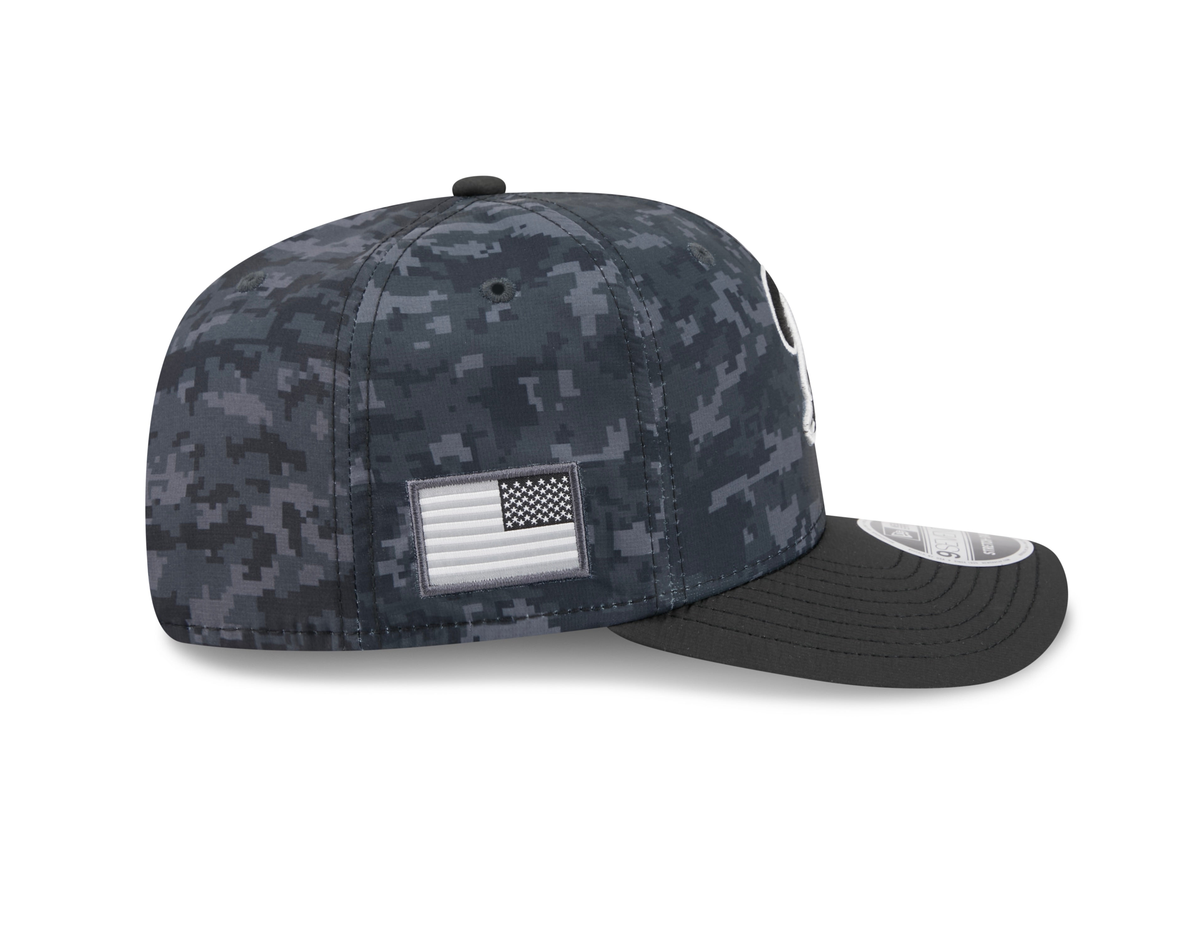Tampa Bay Buccaneers Hat - Dark Camo Salute To Service NFL 9Seventy Adjustable Stretch Snapback Cap - New Era