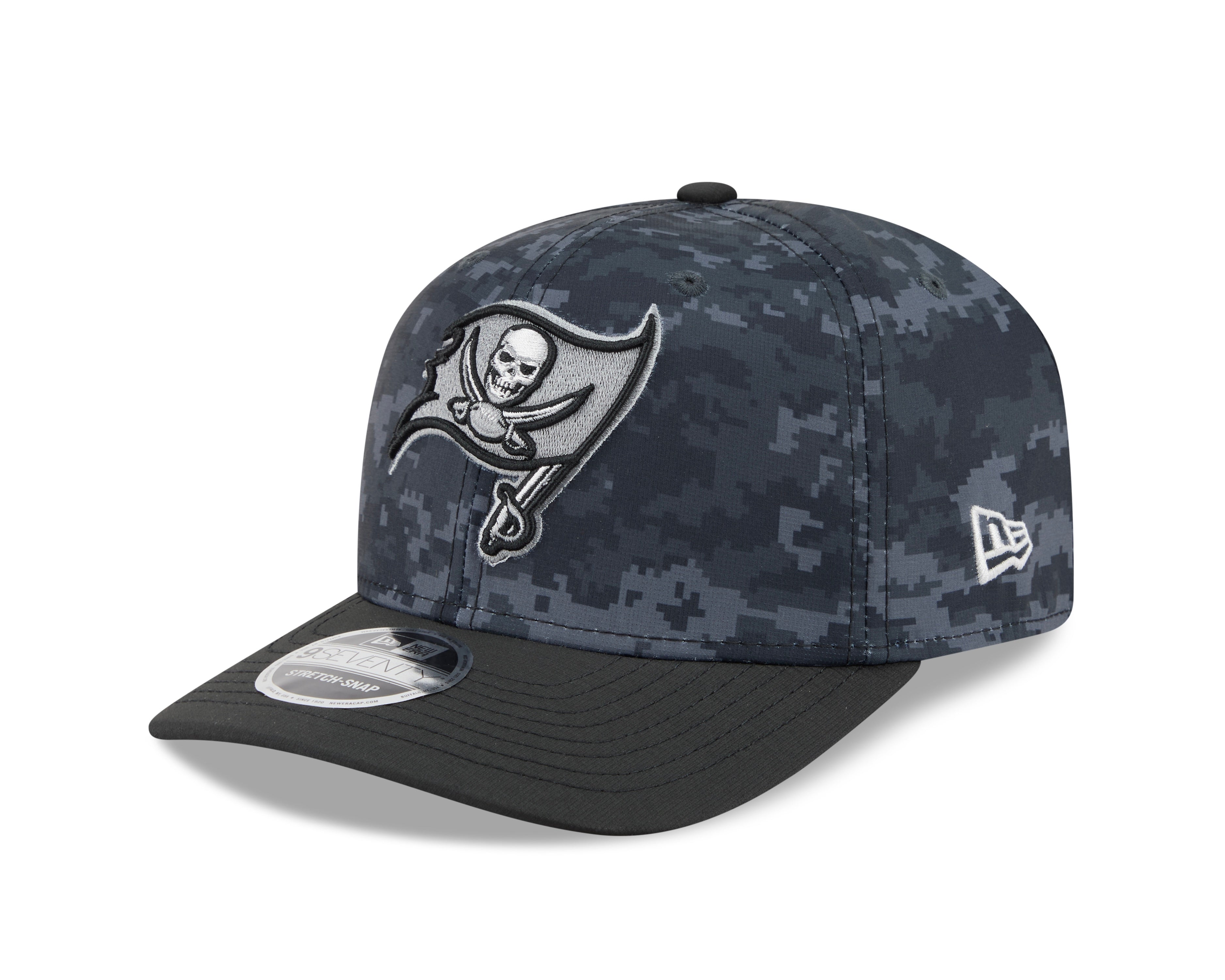 Tampa Bay Buccaneers Hat - Dark Camo Salute To Service NFL 9Seventy Adjustable Stretch Snapback Cap - New Era 1