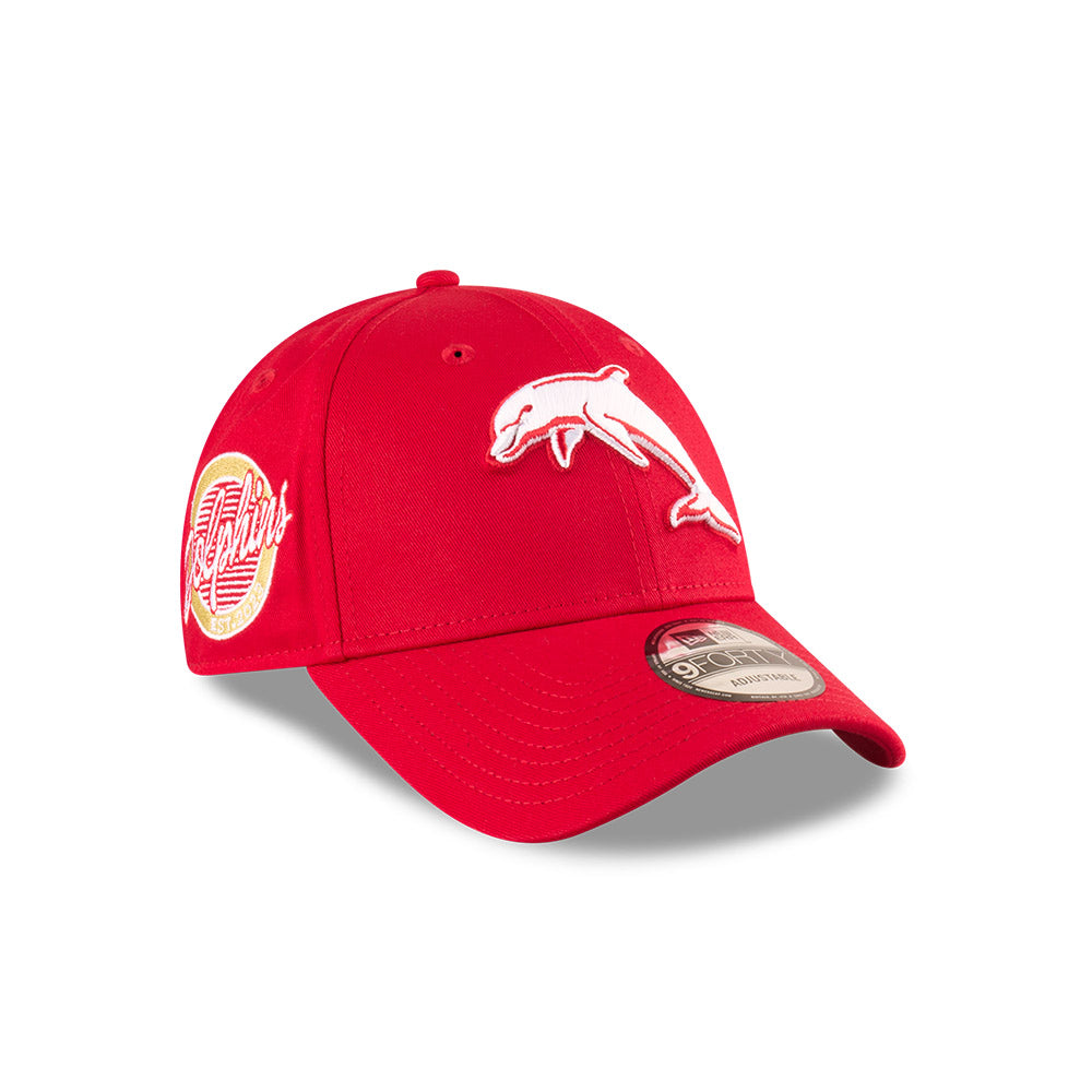 The Dolphins Youth Hat - NRL 2025 Badged Red OTC 9Forty Kids Strapback Cap - New Era