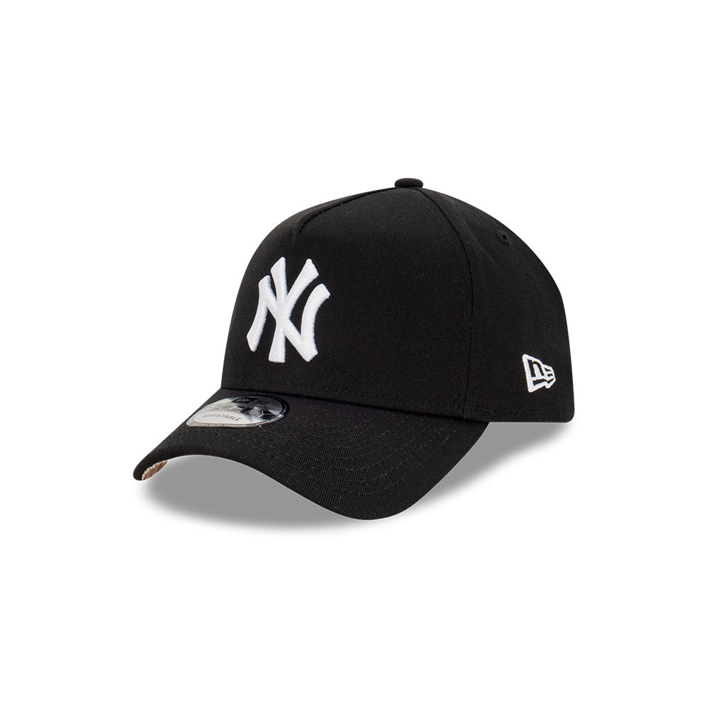 New York Yankees Hat - Black 1996 World Series Paisley 9Forty Snapback - New Era
