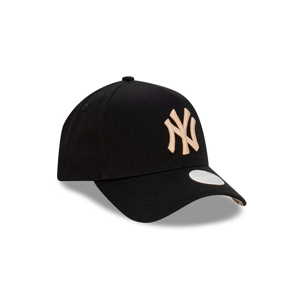 New York Yankees Women's Cap - Black Paisley 9Forty Strapback - New Era