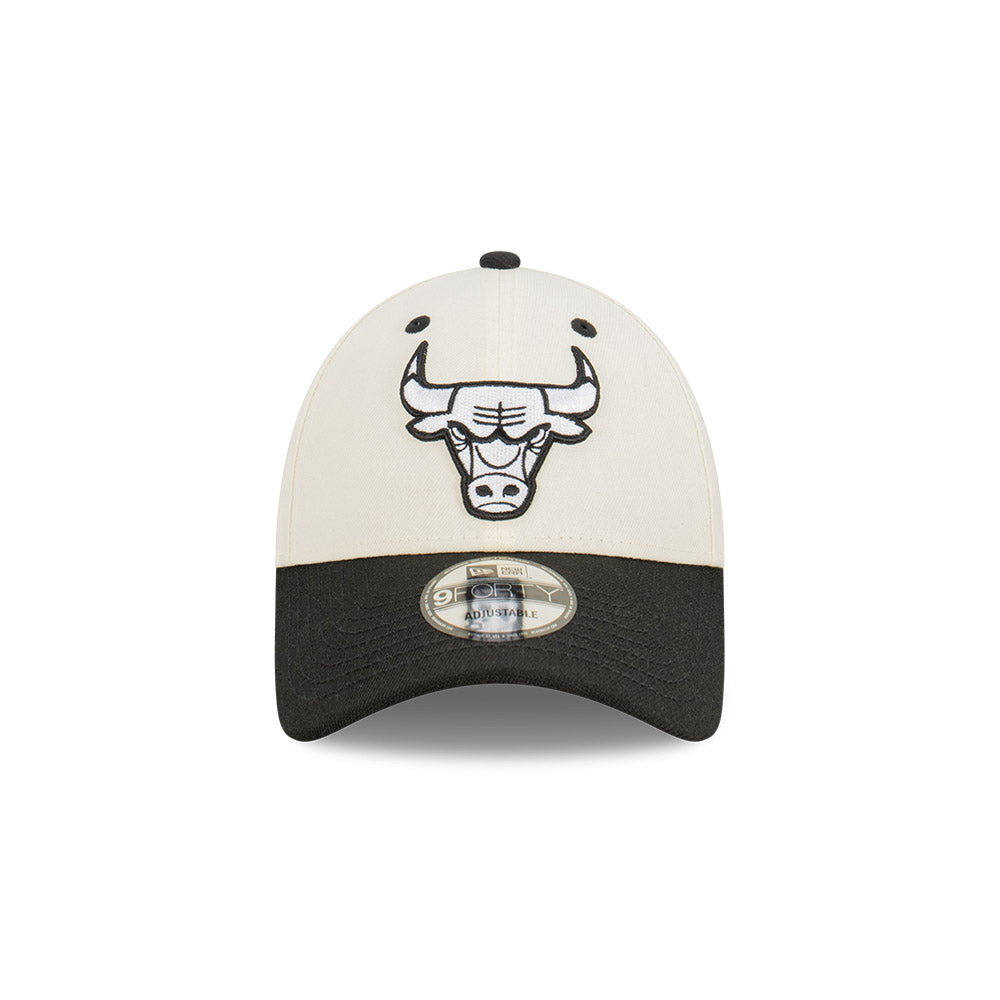 Chicago Bulls Hat - Chrome White & Black 9Forty NBA Snapback - New Era