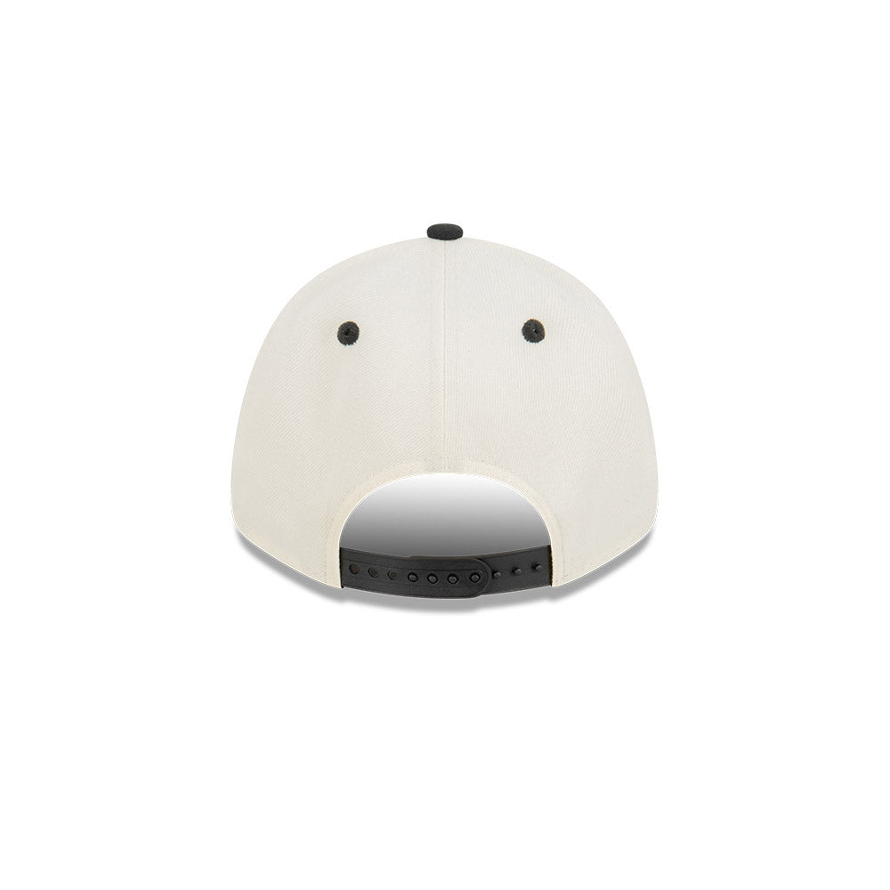 LA Lakers Hat - Chrome White & Black 9Forty NBA Snapback - New Era